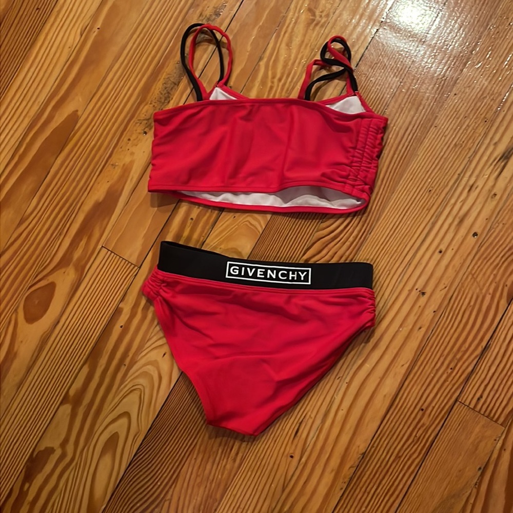 Bikini - Picture 2 of 3